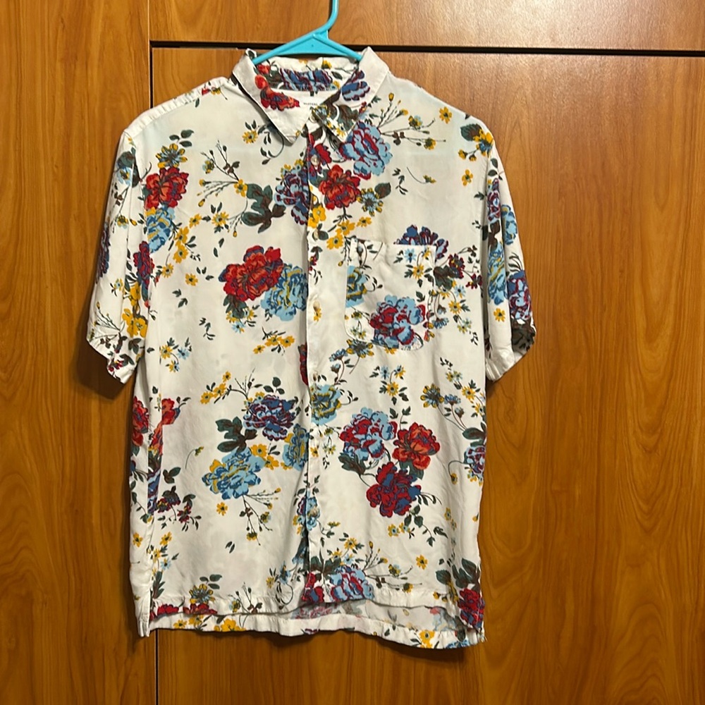 Men’s lightweight button down shirt Urban Outfitters